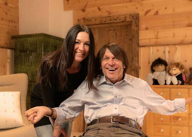 Monika und Paulus Ploier, sind seit 1993 verheiratet. Gemeinsam leiten sie ihr Chaos-Interventions-Zentrum um Menschen in extremen Belastungssituationen zu helfen. | Foto: chiz.at/Christian Fischer