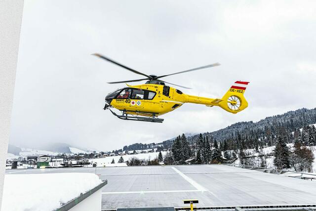 Eine ukrainische Skifahrerin kam am Dienstag bei einem Sturz schwer zu Fall und wurde per Rettungshubschrauber in ein Krankenhaus gebracht. | Foto: BKH/Egger