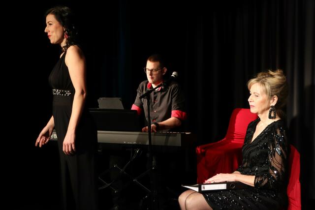 Überzeugend in jeder Sequenz: Verena Fink, Philipp Fink, Silvia Sonnleitner (v.l.) | Foto: Gerhard Langmann