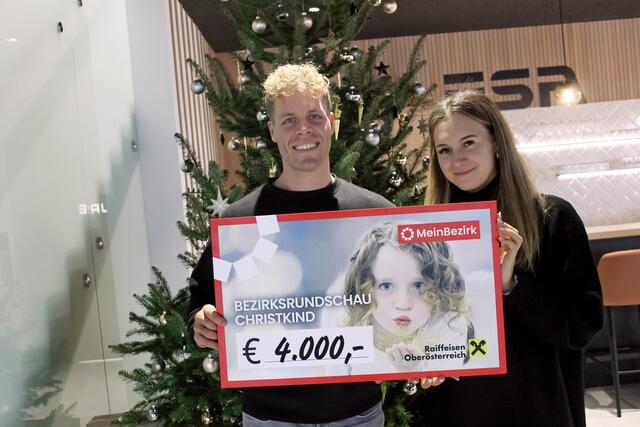 Geschäftsführer und Eigentümer Philipp Steinmayr (l.) und Sophie Voithofer (r.) vom Marketing | Foto: MeinBezirk/Gernot Fohler