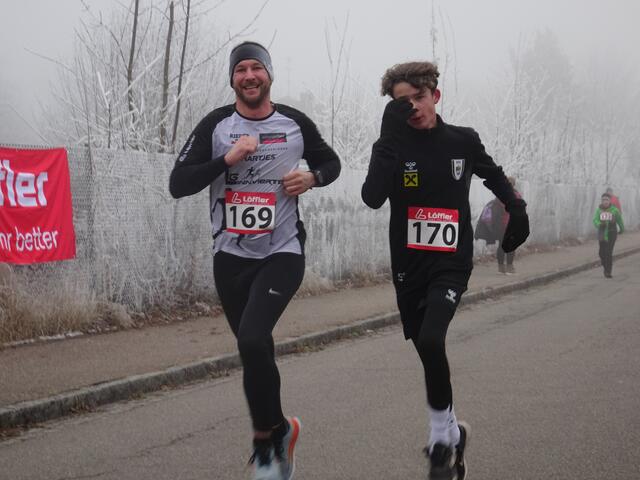 Ein weiteres Vater-Sohn-Duo.  | Foto: Münsterer Silvesterlauf