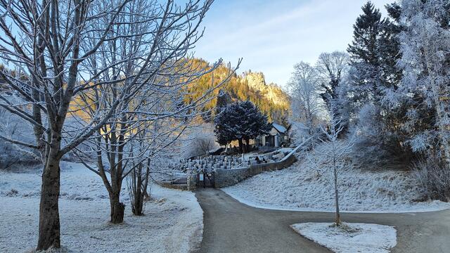 der Friedhof liegt etwas außerhalb der Siedlung... | Foto: I.Wozonig