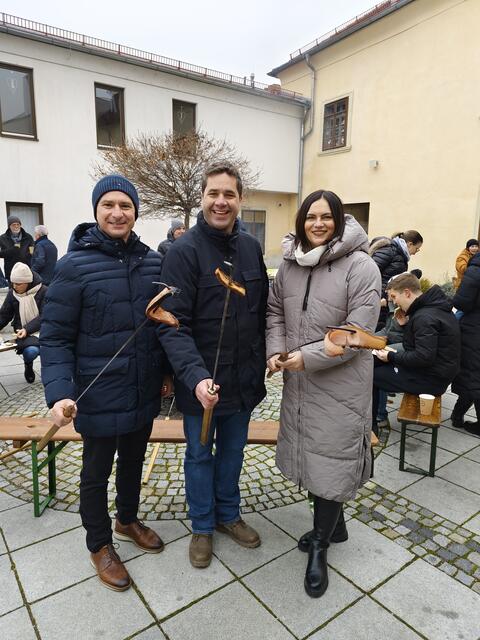 Landtagspräsident Robert Hergovich, Vizebürgermeister Rainer Schmitl und Landeshautmannstellvertreterin Astrid Eisenkopf trotzten der Kälte. 