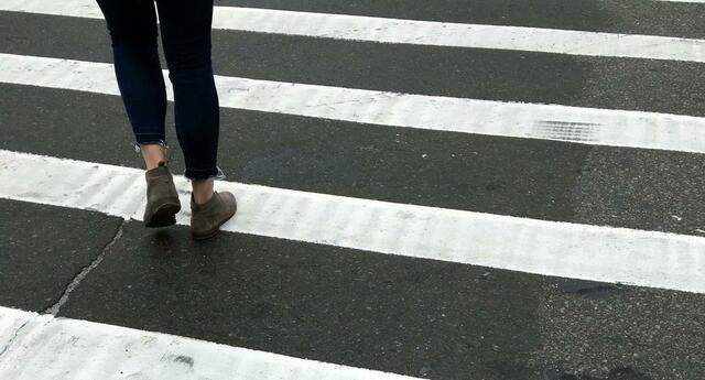 Am Silvesterabend erfasste eine Pkw-Lenkerin auf der LB54 einen querenden Fußgänger, der dabei tödlich verletzt wurde. | Foto: unsplash/S Turby