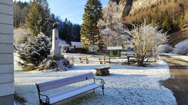 herrlicher Raureif legt sich über die Landschaft... | Foto: I.Wozonig