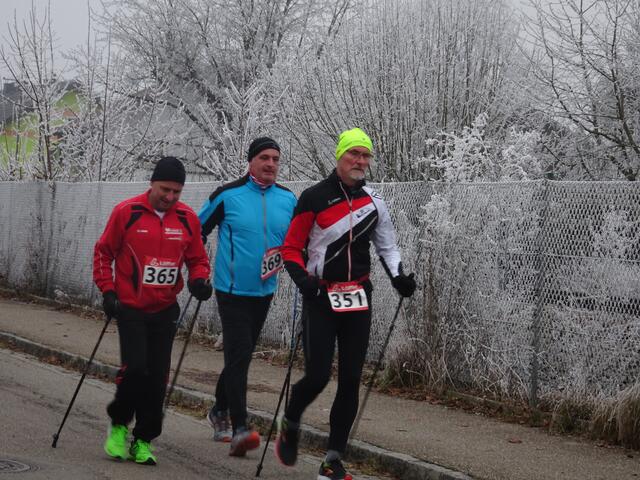 Auch Walker und Walkerinnen waren dabei.  | Foto: Münsterer Silvesterlauf