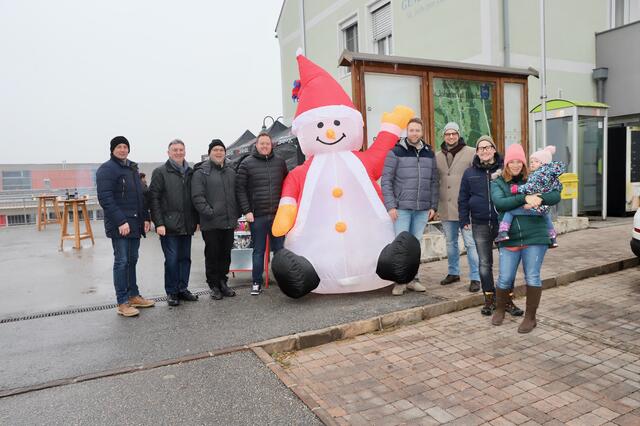 Das Team der SPÖ St. Johann in der Haide rund um Bgm. Günter Müller lud zum Neujahrs-Punschstandl. | Foto: Alfred Mayer