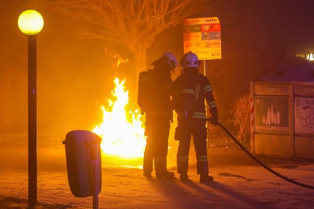 Brand Müllinsel in Wels-Vogelweide. | Foto: laumat.at/Matthias Lauber