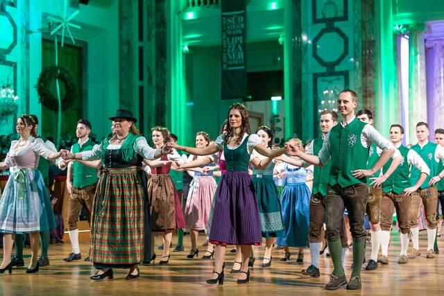 Die Oststeiermark als steirische Erlebnisregion übernimmt die Patronanz des legendären Steirerballs in der Wiener Hofburg – eine Premiere, die mit einem Aufgebot an Musik, Genuss und Tradition beeindruckt.  | Foto: Schedl