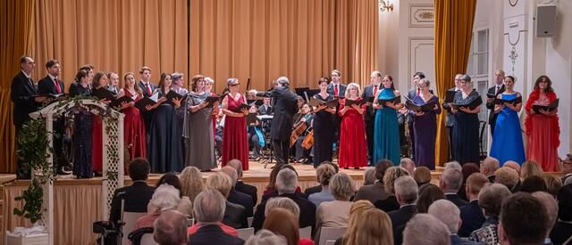 Chor des Damenvokalensembles Indigo &amp; Herrenvokalensembles Cantores unter der Leitung von Christian FRABERGER