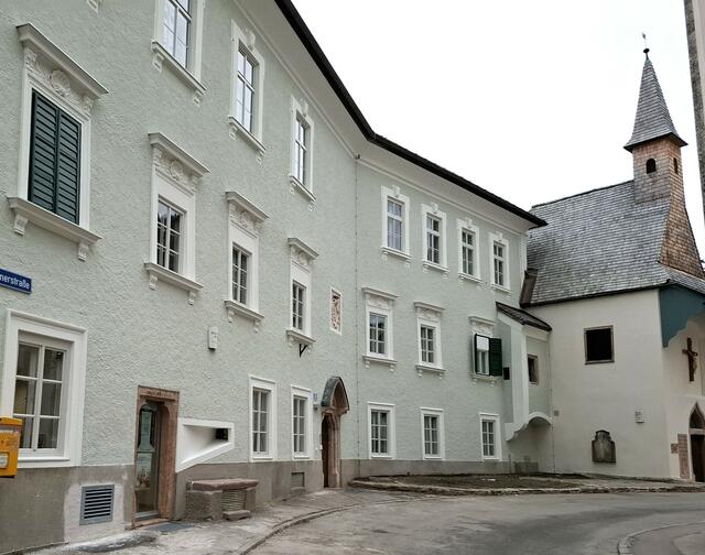 Der sanierte Dechanthof im Halleiner Pfarrbezirk.