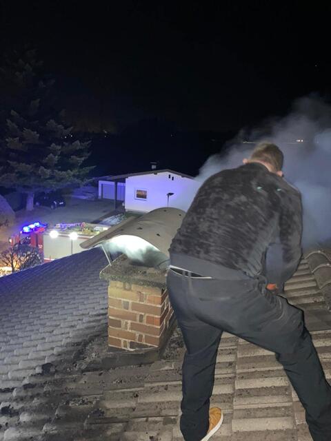 Rauchfangkehrer im Einsatz. | Foto: Freiwillige Feuerwehr Siebenbrünn-Riegersdorf