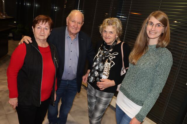 Bibiane und Otmar Kogler mit Maia Raunjak und Sabrina Graff | Foto: Christopher Polesnig