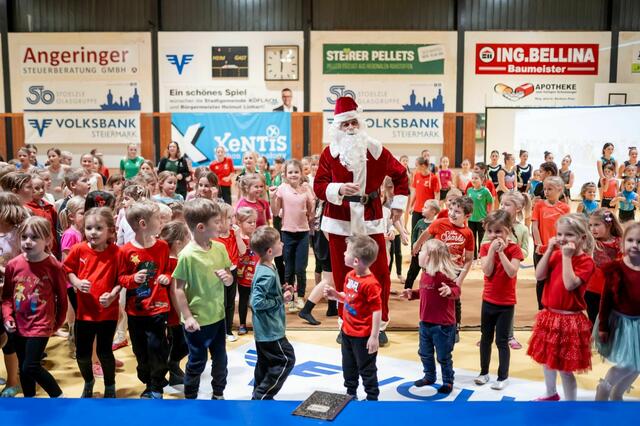 Natürlich durfte auch der Weihnachtsmann in Köflach nicht fehlen. | Foto: Atus Köflach