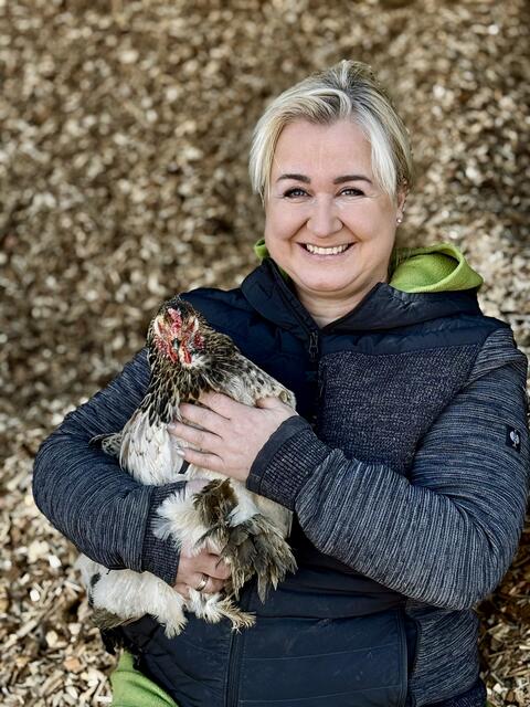 Iris Absenger-Helmli leitet seit 16 Jahren die Energieregion Weiz-Gleisdorf. Im Interview spricht sie über den Klimaschutz als Lebensphilosophie, ihre Arbeit und warum Zusammenhalt der Schlüssel für eine nachhaltige Zukunft ist. | Foto: Privat