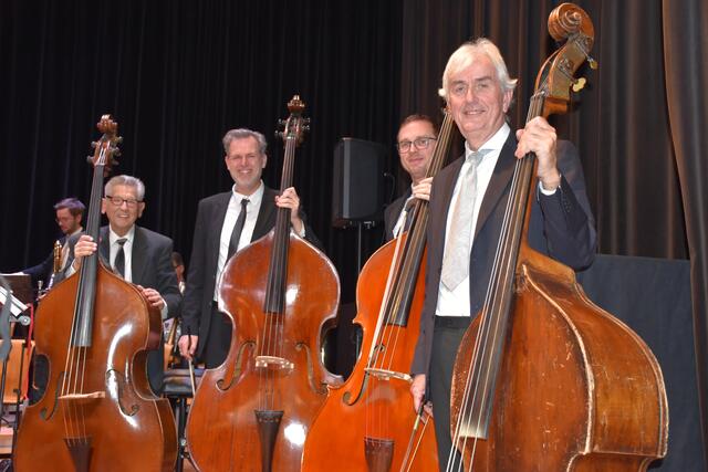 Für die großartigen Musiker gab es tobenden Applaus. | Foto: Waltraud Fischer