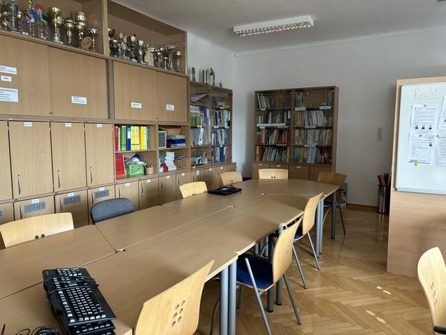 Im Konferenzzimmer sorgt auch das Thema Schulassistenz immer wieder Gesprächsstoff. | Foto: Almer