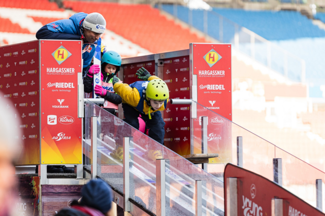 Bei der ersten Vierschanzentournee für Kinder, die Interesse am Skispringen haben, ist kein Schnee notwendig. | Foto: Stadtadler/Gerald Kührer