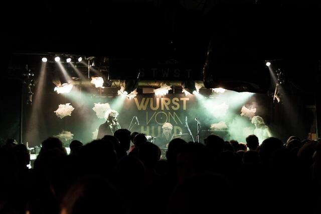 Auch dieses Jahr stehen wieder zahlreiche Acts beim "WurstVomHundBall" auf der Bühne. | Foto: WvH-Ball