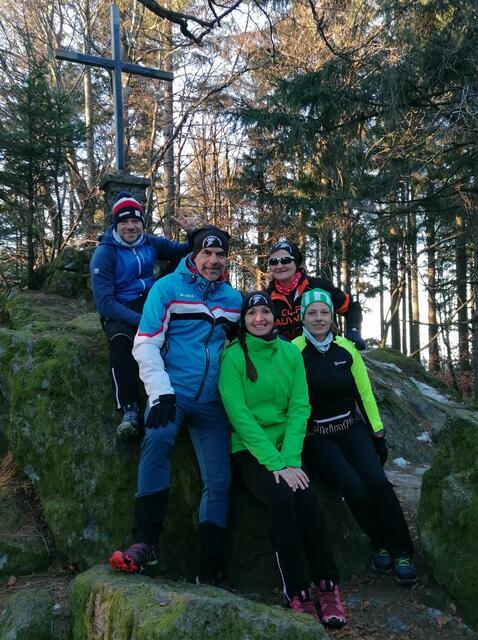 Das Team von "Laufend dahoam helfen": Christian Siller, Günter Dieplinger, Melanie Schöppl, Paula Mauthner und Yvonne Muzalak (v. l.). Nicht am Bild ist Thomas Schererbauer. | Foto: Dieplinger