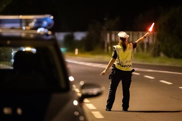 Der Lenker wollte nicht mehr anhalten und fuhr trotz Aufforderung der Polizei weiter. | Foto: TEAM FOTOKERSCHI / BAYER