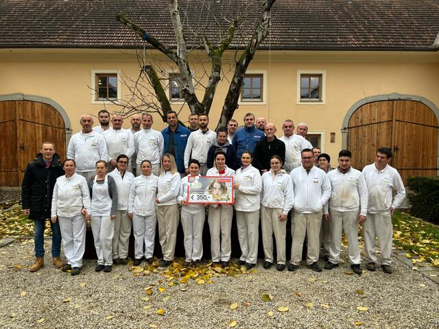 Morgentau-Gründer Christian Stadler (links) und seine Mitarbeiter freuen sich, Sophie und ihre Familie unterstützen zu können. | Foto:  Losbichler