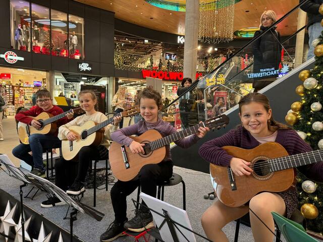 Die Musikschule Ligist verzauberte in der Vorweihnachtszeit das WEZ Bärnbach. | Foto: Musikschule Ligist