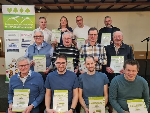 Die drei siegreichen Tarockteams beim 23. MannschaftsturnierDie drei siegreichen Tarockteams beim 23. Mannschaftsturnier. | Foto: Kienast