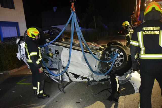 Im Einsatz waren die Feuerwehren Schärding und St. Florian/I. mit drei Fahrzeugen und 27 Mann. | Foto: FF Schärding