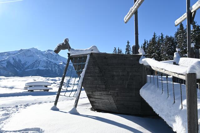 Kinderspielplatz im Sommer