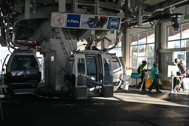 Wenn die Sonne hinterm Berg verschwindet, wird es rasch kalt und ich fahre wieder hinunter nach Zell