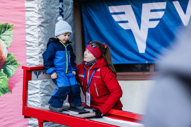 Kinder zwischen sechs und neun Jahren können das Skispringen ausprobieren. | Foto: Stadtadler/Gerald Kührer