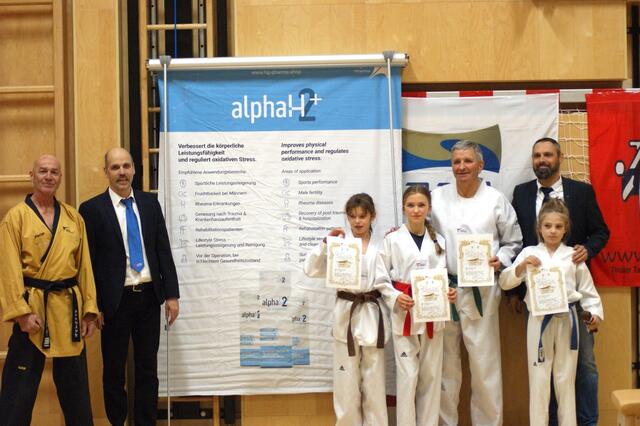 Der Kitzbüheler Verein gratulierte zu den bestandenen Prüfungen. | Foto: Taekwondo Kitzbühel