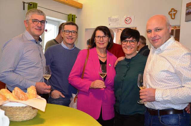  v.li.n.re.: Bgm. Andreas Pichler, Johannes Schwarz, Maria Forstner (Obfrau der NÖ Dorf und Stadterneuerung), Obfrau der Dorferneuerung Jeitendorf Michaela Schwarz, Ortsvorsteher Leopold Zuntermann | Foto: Dorf u. Stadterneuerung