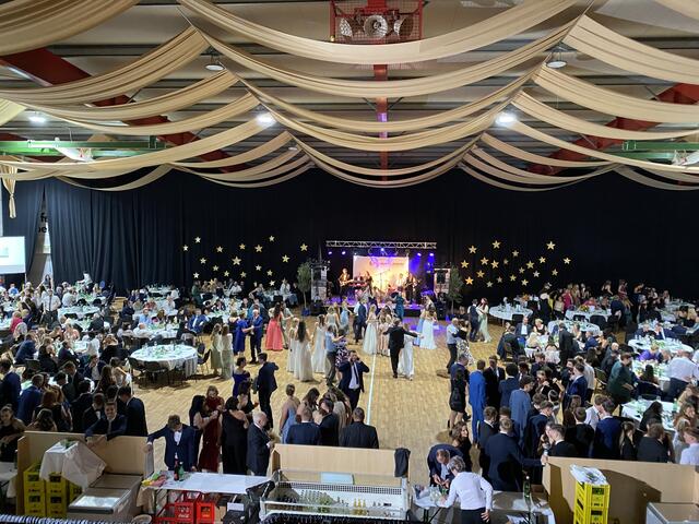 Der edle Blick in den Ballsaal im vergangenen Herbst. | Foto: Gesa Buzanich
