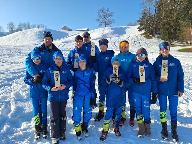 Die Teilnehmenden aus Reutte konnten sich über zahlreiche Stockerlplätze freuen. | Foto: Biathlon-Team Reutte