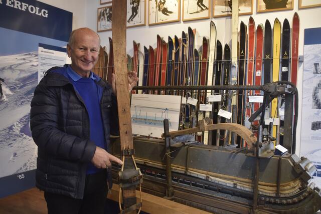 Hans Müller ist Gründer, Kurator und Obmann des Skimuseums. | Foto: Thomas Fuchs