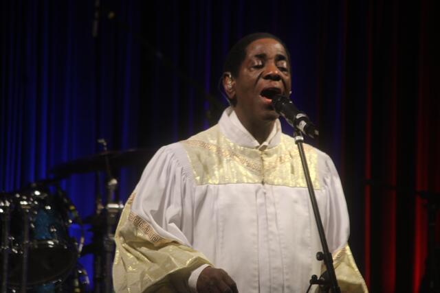 Dwight Robson ist das Aushängeschild und der Chorleiter der Gospel Sängerinnen und Gospelsänger. | Foto: MeinBezirk/Hofmüller
