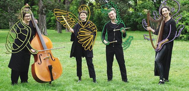 Die Huizischplatschbumm-Bande besteht aus (v.l.): Brigitte Wagner, Gesang-Kontrabass, Christine Gnigler, Blockflöten, Alexander Yannilos, Percussion und Katharina Metzner, Harfe. | Foto: ZMV