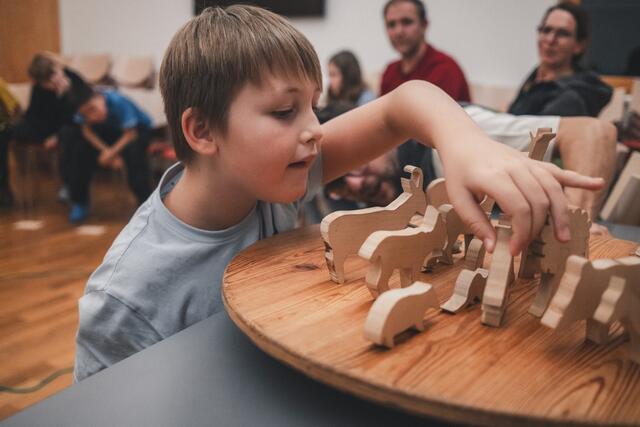 Gesellige Spielabende rundeten das Programm der Schwimmwoche ab und förderten das Miteinander als Klassengemeinschaft. | Foto: NÖ MS Wallsee-Sindelburg