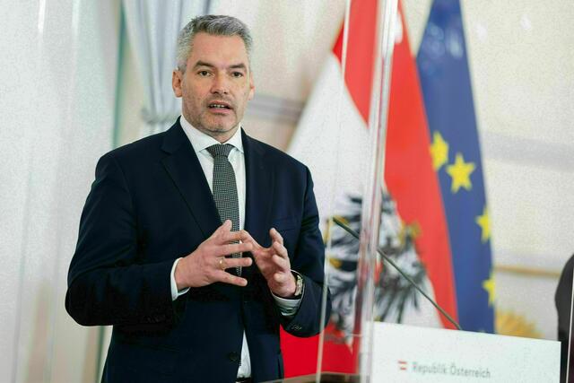 Bundeskanzler Karl Nehammer (ÖPV) traf am Freitag nach Scheitern der Regierungsgespräche den Bundespräsidenten. | Foto: BKA/Schrötter