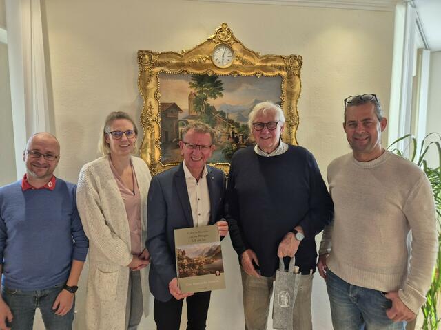 Vlnr.: Personalvertreter Christian Rattensperger, Stadtamtsleiterin Andrea Brandstätter, Bürgermeister Andreas Wimmreuter, Dietrich Lahoda und Gebäudeverwalter Manfred Onz | Foto: Stadtgemeinde Zell am See