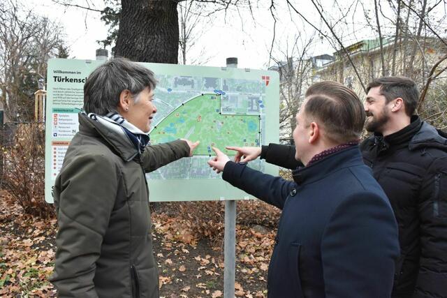 Wo man sich befindet und wie man zu den gewünschten Plätzen kommt, darüber informieren jetzt neue Orientierungstafeln an den Eingängen des Parks.  | Foto: BV18