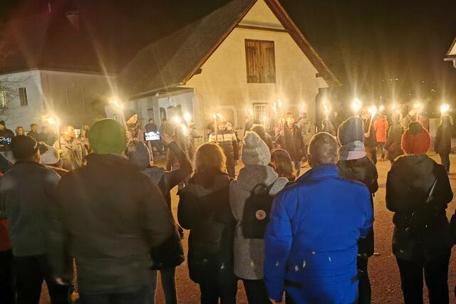Auch beim Fackeltanz der Volkstanzgruppe Stainz leuchtete es hell auf | Foto: Gerhard Langmann