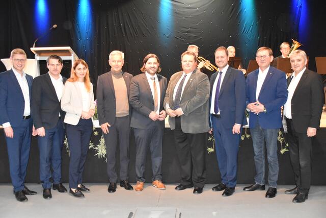 ÖVP-Neujahrsempfang in Oberwart als "Südburgenland-Start" für die bevorstehende Landtagswahl im Burgenland: Landtagsabgeordneter Patrik Fazekas (Landesgeschäftsführer), Nationalrat Christoph Zarits, Landtagsabgeordnete Carina Laschober-Luif, Europabgeordneter Reinhold Lopatka, Landtagsabgeordneter Hans Unger (Bezirksparteiobmann Oberwart), Bernd Strobl (Bezirksparteiobmann Güssing), Anton Szmolyan, zweiter Landtagspräsident Walter Temmel | Foto: Michael Strini