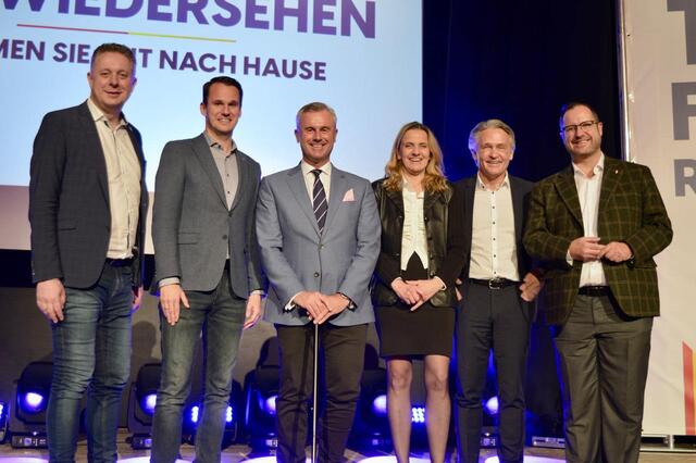 Beste Stimmung gab es bei Alexander Petschnig, Stefan Hermann, Norbert Hofer, Dagmar Belakowitsch, Peter Westenthaler und Christian Hafenecker. | Foto: Thomas Grandits