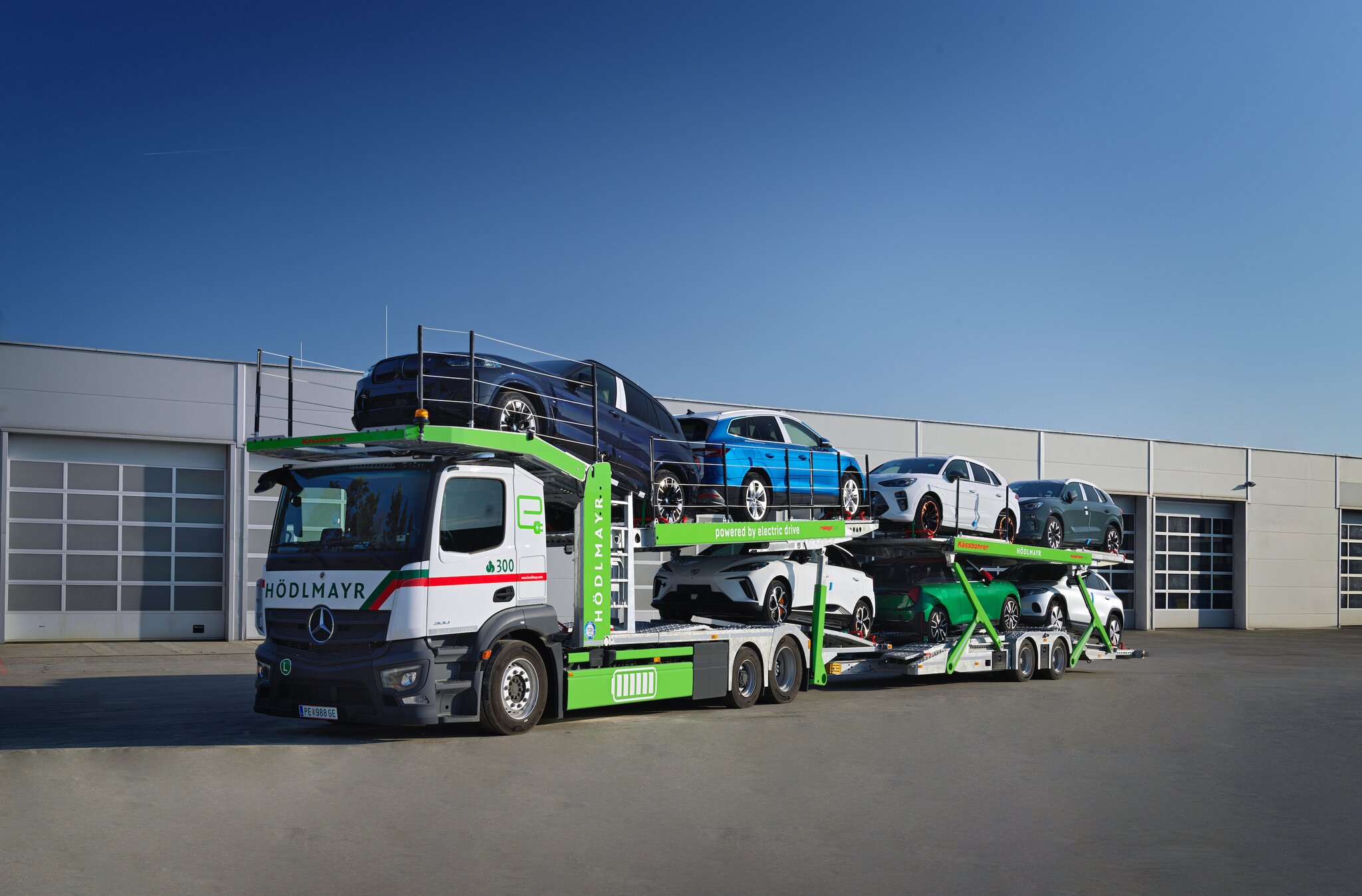 H-dlmayr-nimmt-ersten-E-Lkw-f-r-Autotransporte-in-Betrieb