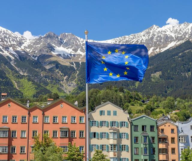 30 Jahre EU-Mitgliedschaft: die Österreicherinnen und Österreicher bilanzieren positiv, der Ausblick ist verhalten.  | Foto: Stadt Innsbruck