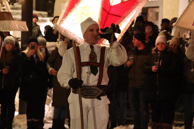 Mit dem Signalhorn kündigte Markus Winkler die Glöckler an.