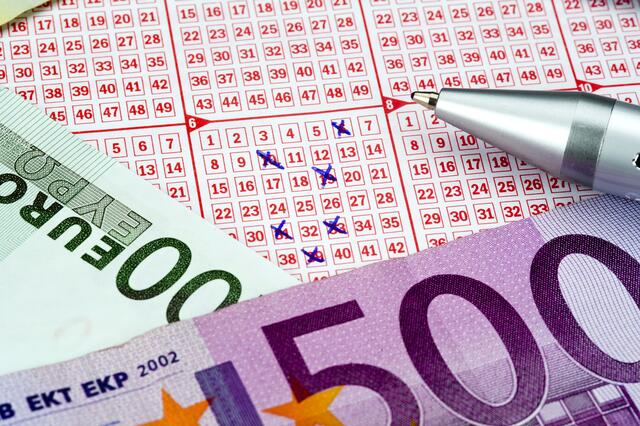 Ein Tiroler hat bei der letzten Lotto-Ziehung den Doppel-Jackpot geknackt und über 3,1 Millionen Euro gewonnen. Auch bei LottoPlus gab es mehrere Gewinner. Beim Joker wartet in der nächsten Ziehung ein Jackpot von rund 350.000 Euro auf einen glücklichen Tipper. | Foto: Bernd Leitner/PantherMedia